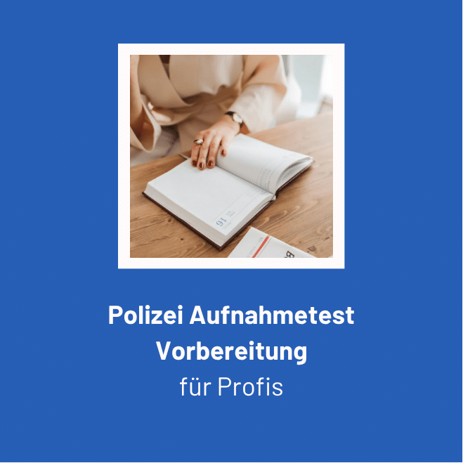 Person beim Lernen mit einem Buch zur Vorbereitung auf den Polizei-Aufnahmetest