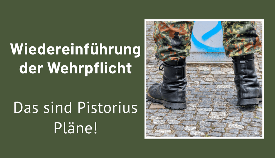 Soldatenstiefel in Tarnkleidung und Text zur geplanten Wiedereinführung der Wehrpflicht