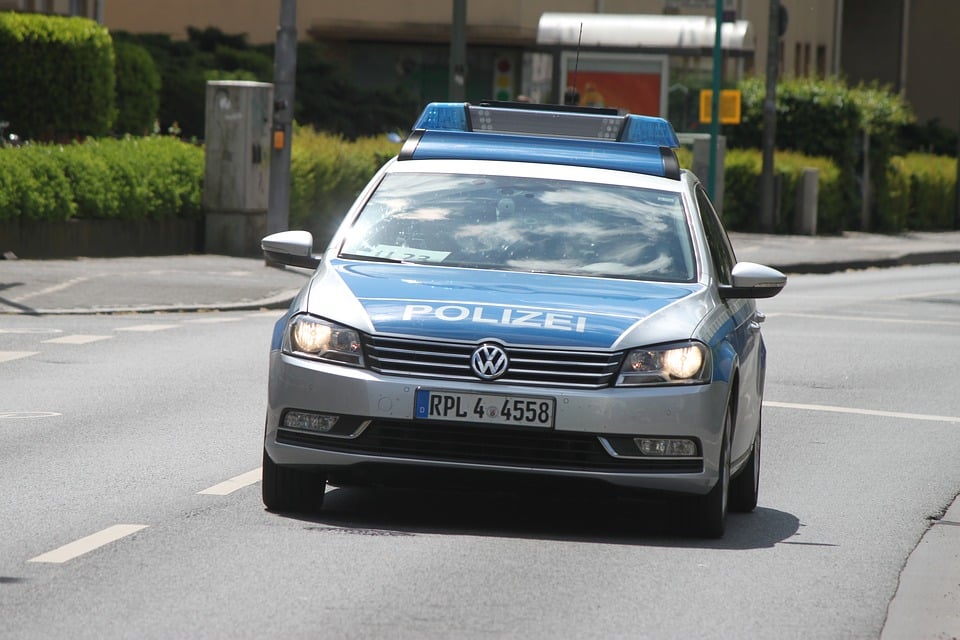 Polizei Gehalt und Verdienst – Karrierechancen und Anforderungen