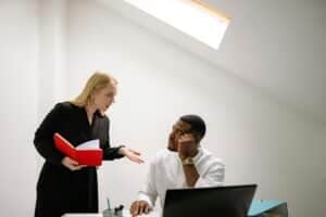 Mitarbeitergespräch im Assessment Center - so überzeugst du alle! 3 Mitarbeitergespräch im Assessment Center